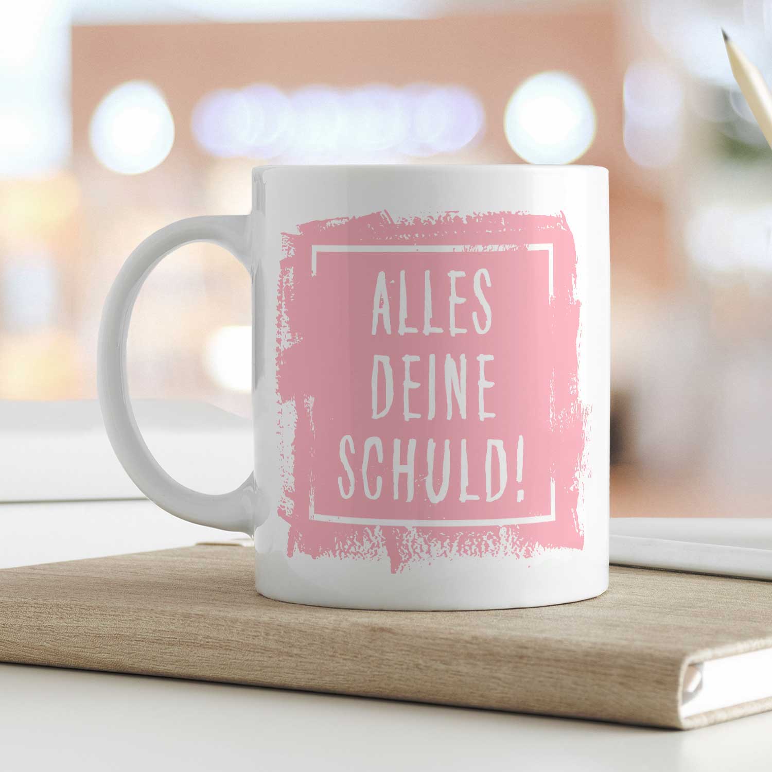 Bedruckte Tasse mit Spruch Alles Deine Schuld!