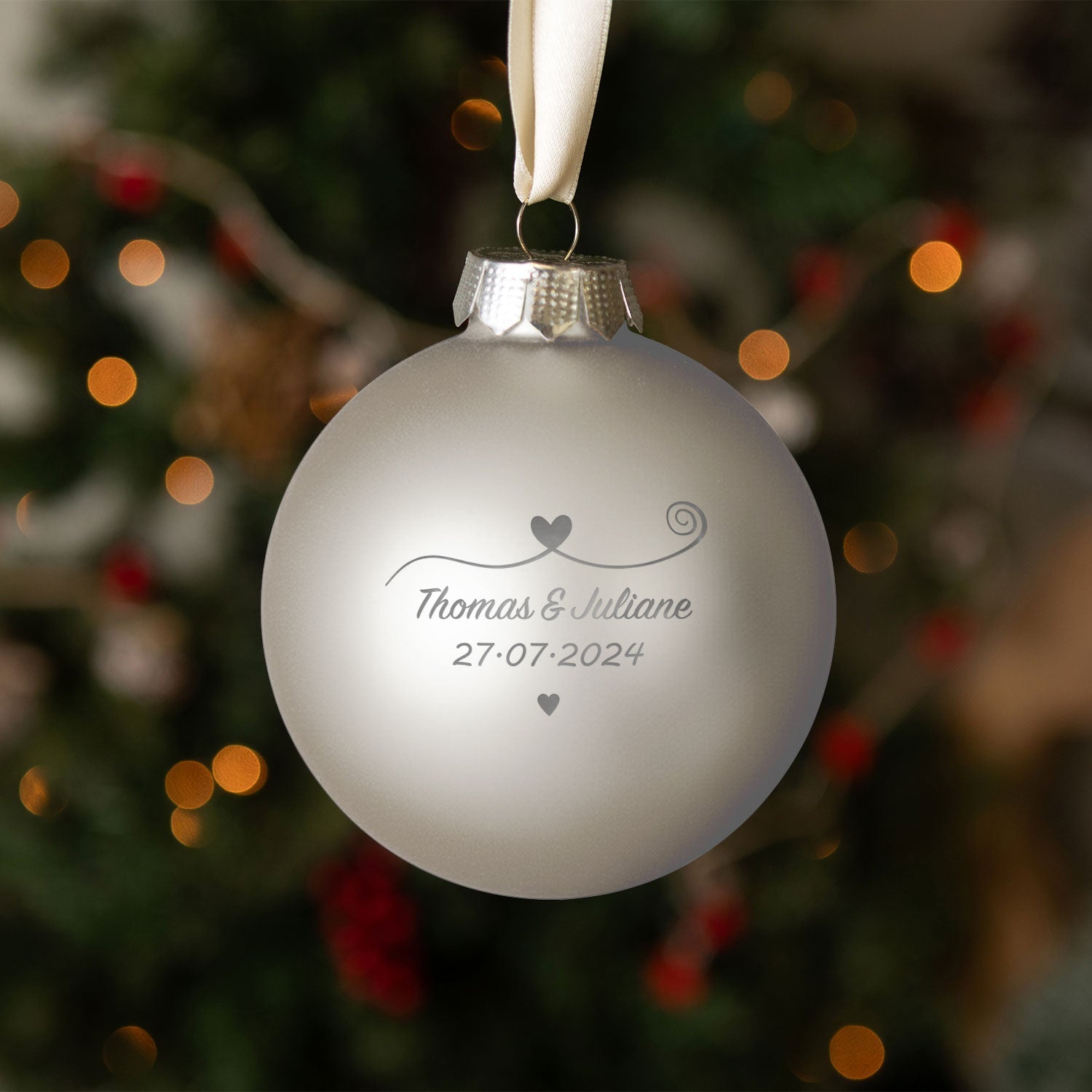 Gravierte Weihnachtskugel - Paar verliebt