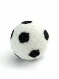 BUDDY. Hundespielzeug aus Schafwolle "Fussball"